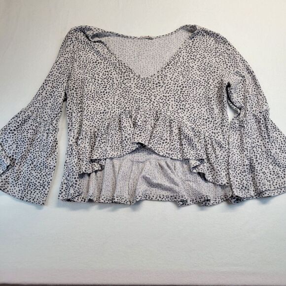 Altar'd State Tops - Altar'd State Womens White Leopard Ribbed‎ Crop Babydoll Top Bell Sleeve Size L